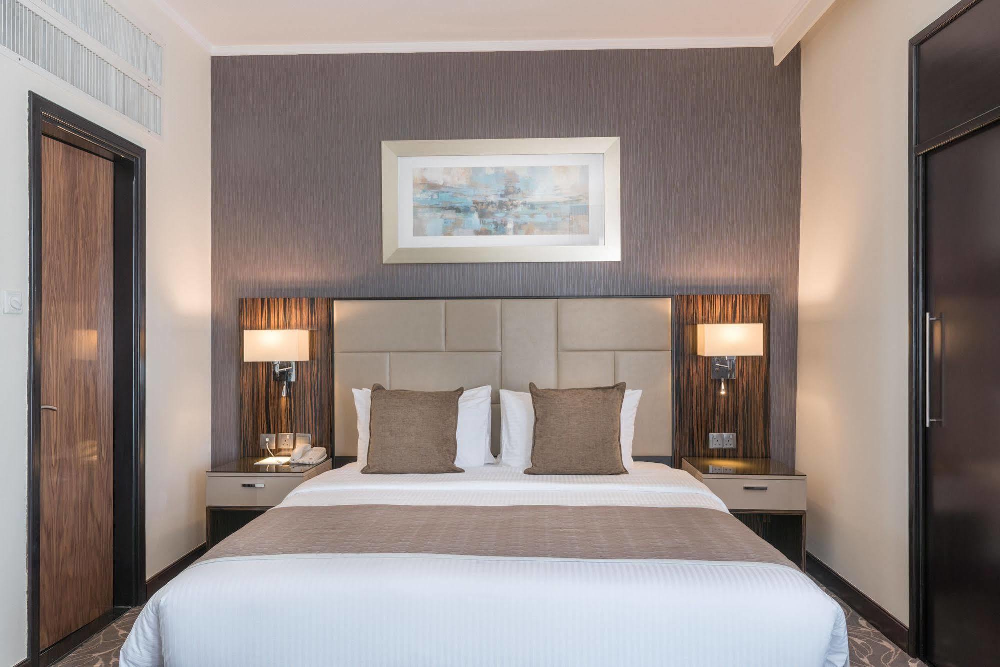 Hawthorn Extended By Wyndham Center Hotel 4*